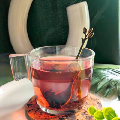 Tea prepared using rock can sugar artichoke tea