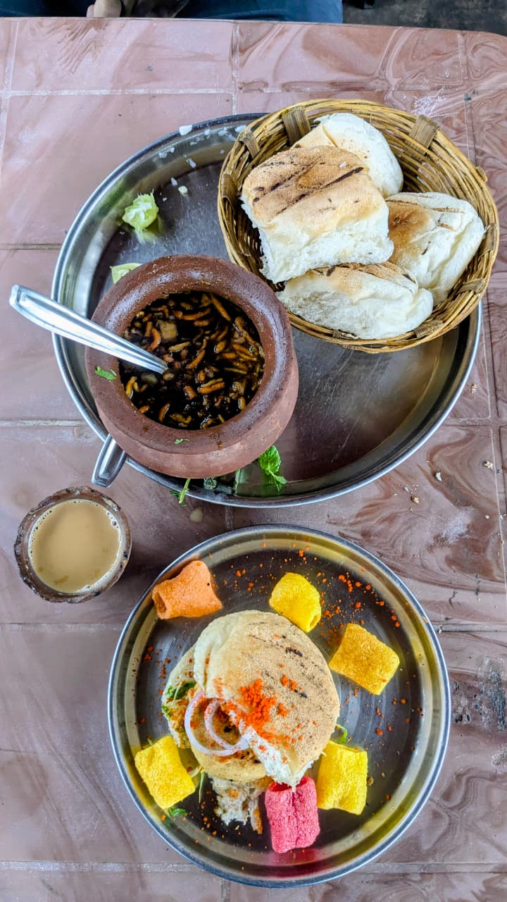 tandoori missal and vadapav at lopes shetkari dhaba virar
